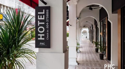 Ropewalk Piazza Hotel By PHC Vacation rental in George Town