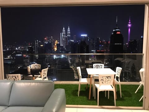 KL Skyline Hostel & Rooftop Infinity Skypool Vacation rental in Kuala Lumpur City