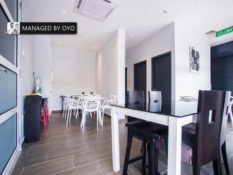 Super Oyo GS hotels near Strand Mall Vacation rental in Petaling Jaya