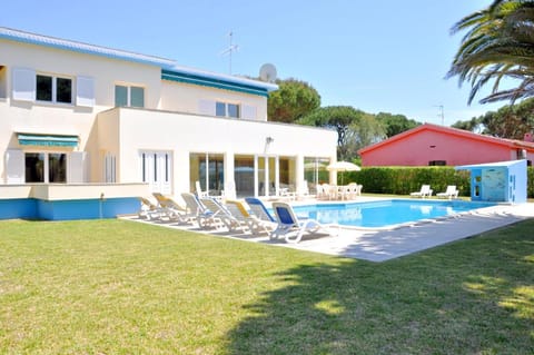 A charming, cosy atmosphere greets you at this impressive villa, located in... Vacation rental in Quarteira