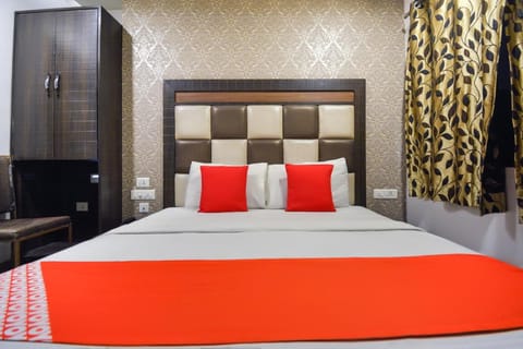 Flagship Hotel Lexis Vacation rental in Ludhiana