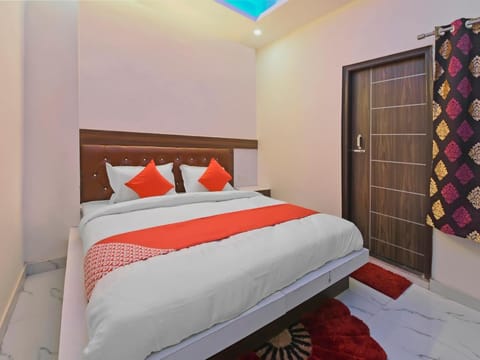 OYO The Signature Hotel Near Iskcon Temple Noida Hotel in Noida