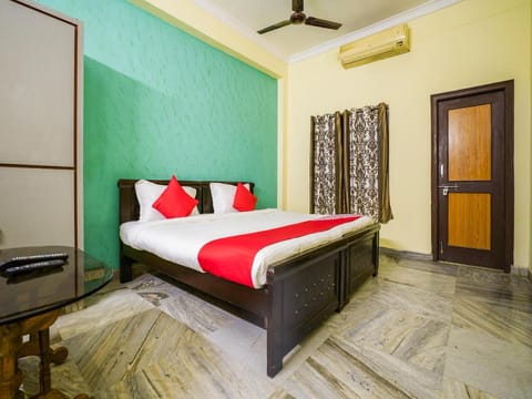 OYO 19121 V G Guest House Hotel in Hyderabad