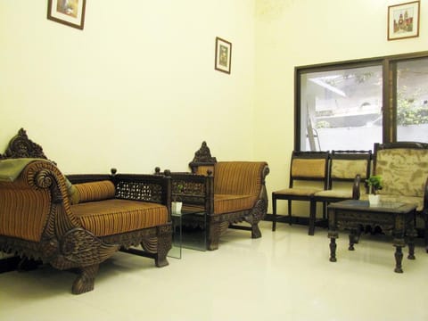 Dhimi Lodges Hôtel in Lahore