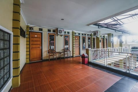 RedDoorz Plus @ Megamendung Puncak Bogor Vacation rental in Cisarua