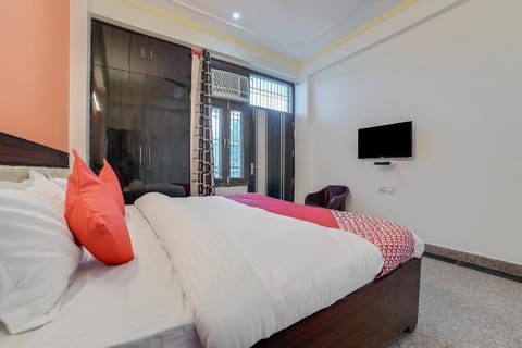 OYO 28706 The Bliss Residency Hotel in Noida