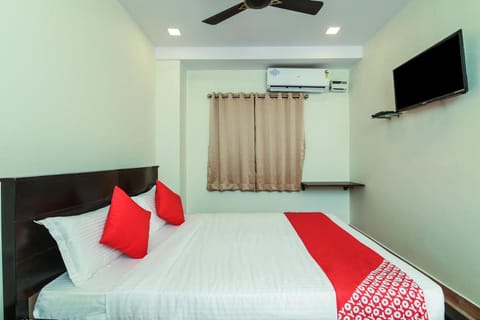 Super OYO Akshaya Bheemaas Inn Vacation rental in Vijayawada