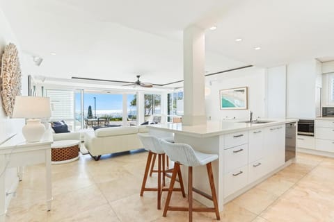 Beachfront luxury, Hastings Street Vacation rental in Noosa Heads