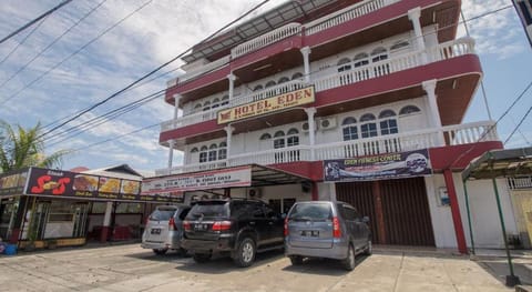 RedDoorz Syariah near Universitas Negeri Padang Vacation rental in Padang