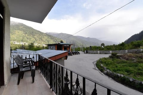 OYO Hill View Vacation rental in Manali