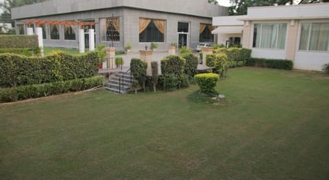 Opulent By Udman Chattarpur Vacation rental in New Delhi