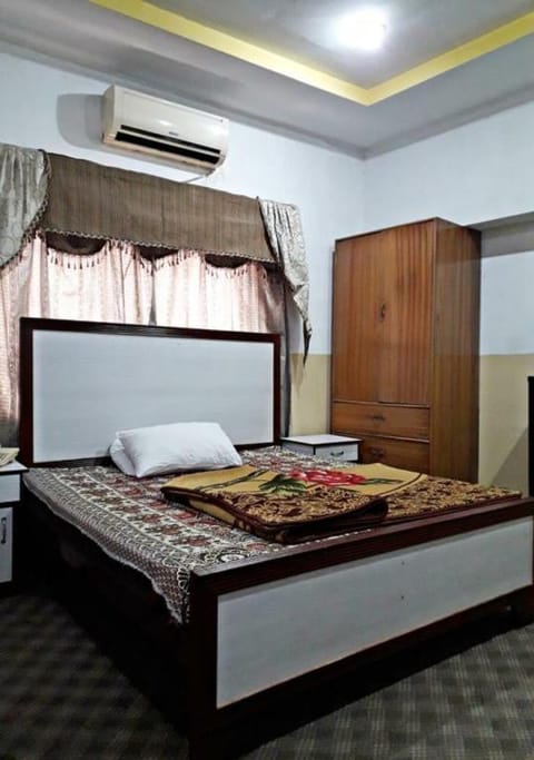Gulberg View Hotel - Main Market Hotel in Lahore