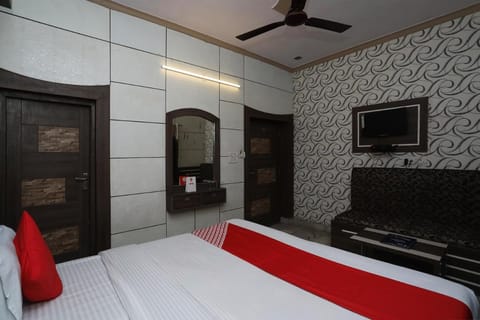 OYO Hotel Vanshika Vacation rental in Agra