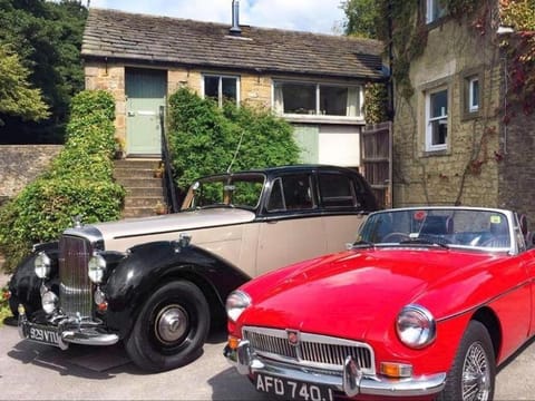 The Bailey Shepherd's Hut and Holiday Cottage Vacation rental in Skipton