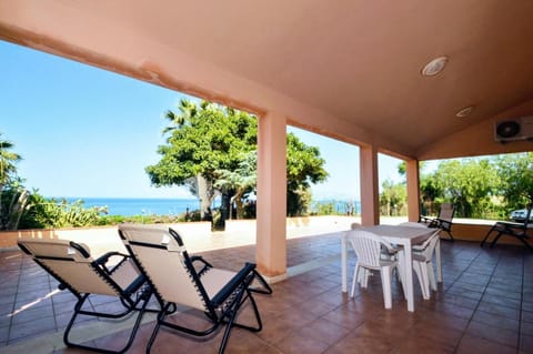 Villa Baialuce a stones throw from the Faraglioni and the Zingaro Reserve Vacation rental in Scopello, Trapani