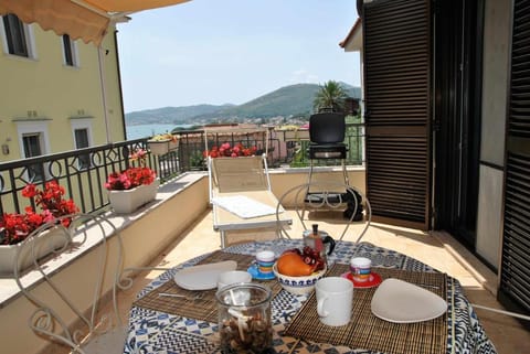 CASA DINKY Attico con terrazza vista mare Vacation rental in Formia