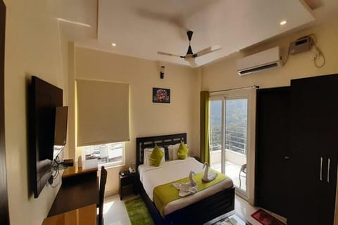 Hotel Aaravam Ganga Hotel in Rishikesh