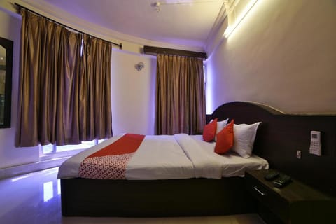 OYO Flagship 16018 Rainbow Saphire Hotel in Hyderabad