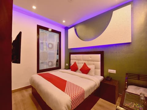 Super OYO 22664 Hotel Whispering River Hotel in Manali