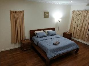 Large King Bed Master Room @SemiD House KL 1Utama Villa in Petaling Jaya