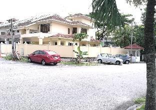 Comfy Twin or KingBed Room @ SemiD House KL 1Utama Villa in Petaling Jaya