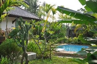 H1,  Cosy Cottages with 1 pool to share Casa vacanze in Sala Dan