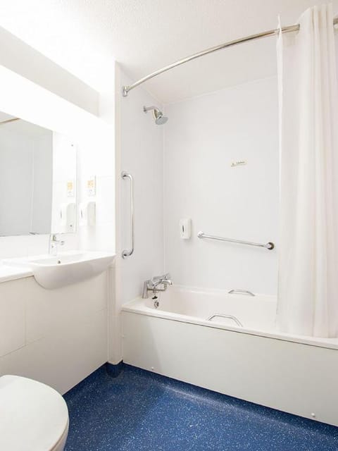 Travelodge Reading M4 Eastbound Vacation rental in Reading