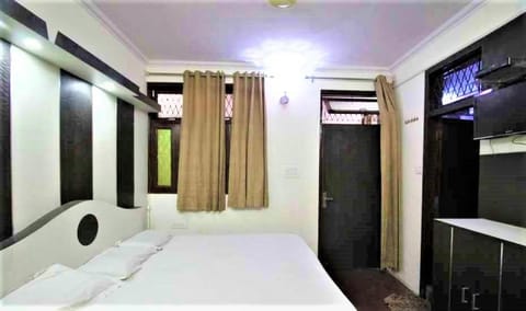 Central Guest House , Walk in Dargah & Markaz Bed and Breakfast in New Delhi