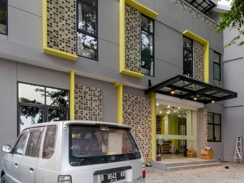 RedDoorz Plus near Senayan City Vacation rental in South Jakarta City