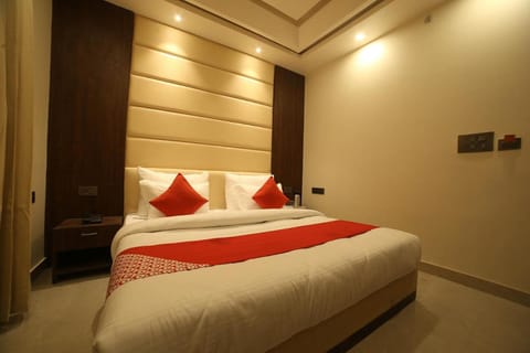OYO Status Inn Hotel in Dehradun