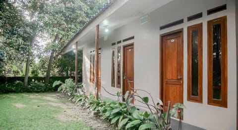 Residences by RedDoorz near Taman Safari Vacation rental in Cisarua