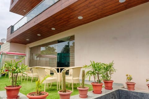 Nikko Palm Bliss Vacation rental in Gurugram