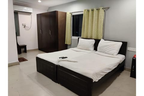 Capital O Jubilee Banjara Suites Near City Center Mall Hotel in Hyderabad