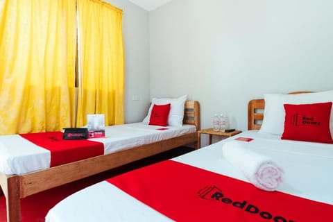 RedDoorz Plus @ Rizal Avenue Palawan Hotel in Puerto Princesa
