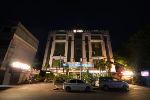 Capital O Marjan International Near Assembly Hotel in Hyderabad