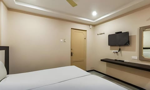 OYO Flagship Santhi Grand Vacation rental in Vijayawada