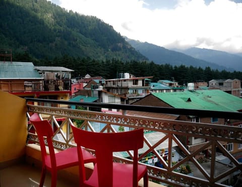 Goroomgo New Ambika Mall Road Manali Vacation rental in Manali