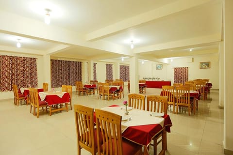 Goroomgo New Ambika Mall Road Manali Vacation rental in Manali