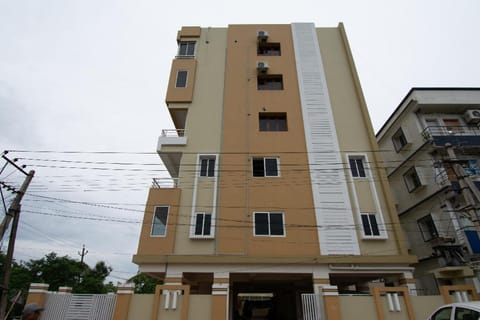 OYO 46991 Sk7 Service Apartments Hotel in Vijayawada