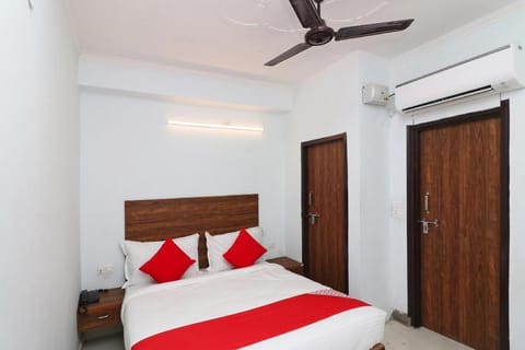 Flagship Sathguru Residency Near New Ashok Nagar Metro Station Hotel in Noida