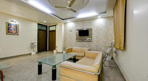 Hotel Mayank Plaza-Near IGI Airport Terminal-3 Vacation rental in New Delhi