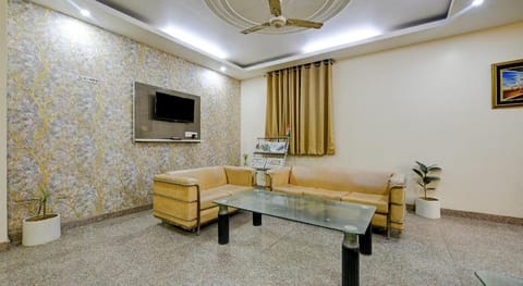 Hotel Mayank Plaza-Near IGI Airport Terminal-3 Vacation rental in New Delhi