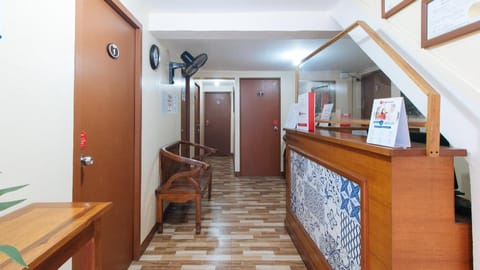 RedDoorz near PNR Espana Station Vacation rental in Manila City