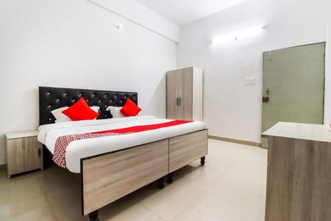 OYO 28185 The Golden Sky Vacation rental in Lucknow