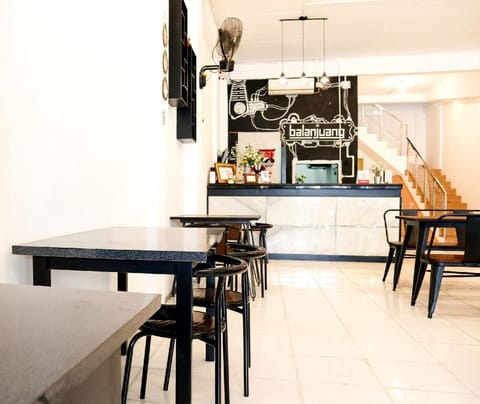 OYO 1191 Monalisa Residence And Cafe  Vacation rental in Padang