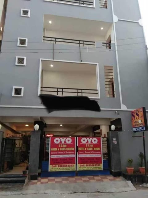 Collection O 62364 Ss Inn Near Shilparamam Vacation rental in Hyderabad