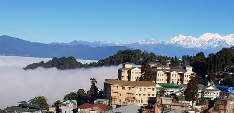 Sanderling Residency & Spa Hotel in Darjeeling