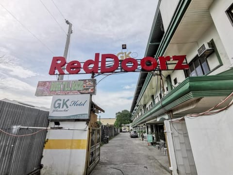RedDoorz near Damosa Lanang Davao Hotel in Davao City