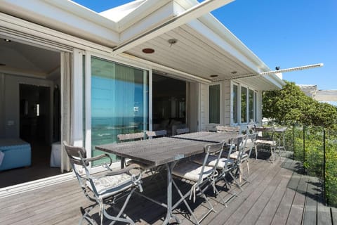 Clifton Fourth Beach Villa/ Pool/ Stunning Views Chalet in Camps Bay