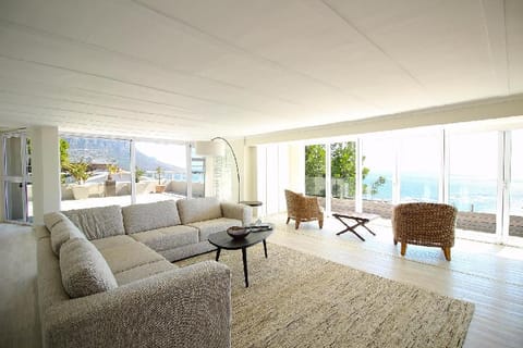 Camps Bay Apartment - Breathtaking Views  Pool Copropriété in Camps Bay